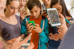 screenagers, teens, internet addictions, family, screen time